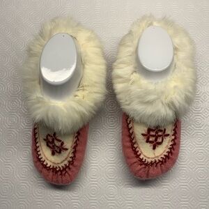 Handmade Aboriginal Moccasins Slippers Pink and White